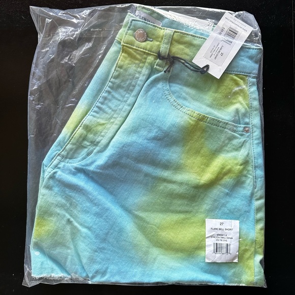 NWT WeWoreWhat Stretch Twill Flare Bell Denim Shorts in Tie Dye Size 27 - Picture 7 of 8
